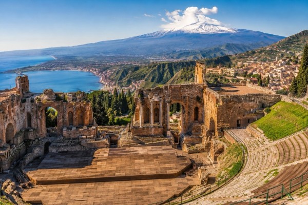 Akdeniz'in İkonik Kıyılarına Yolculuk resmi